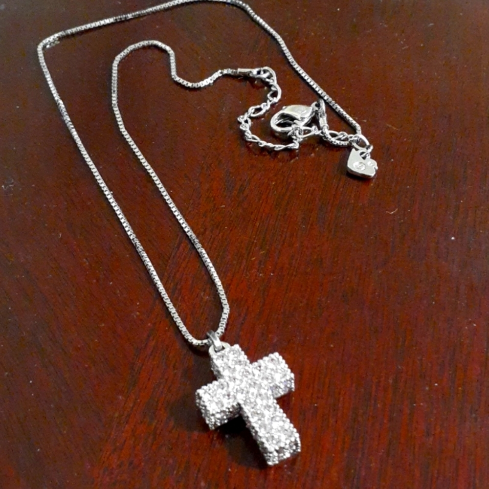 Swarovski silver cross necklace shiny stones!